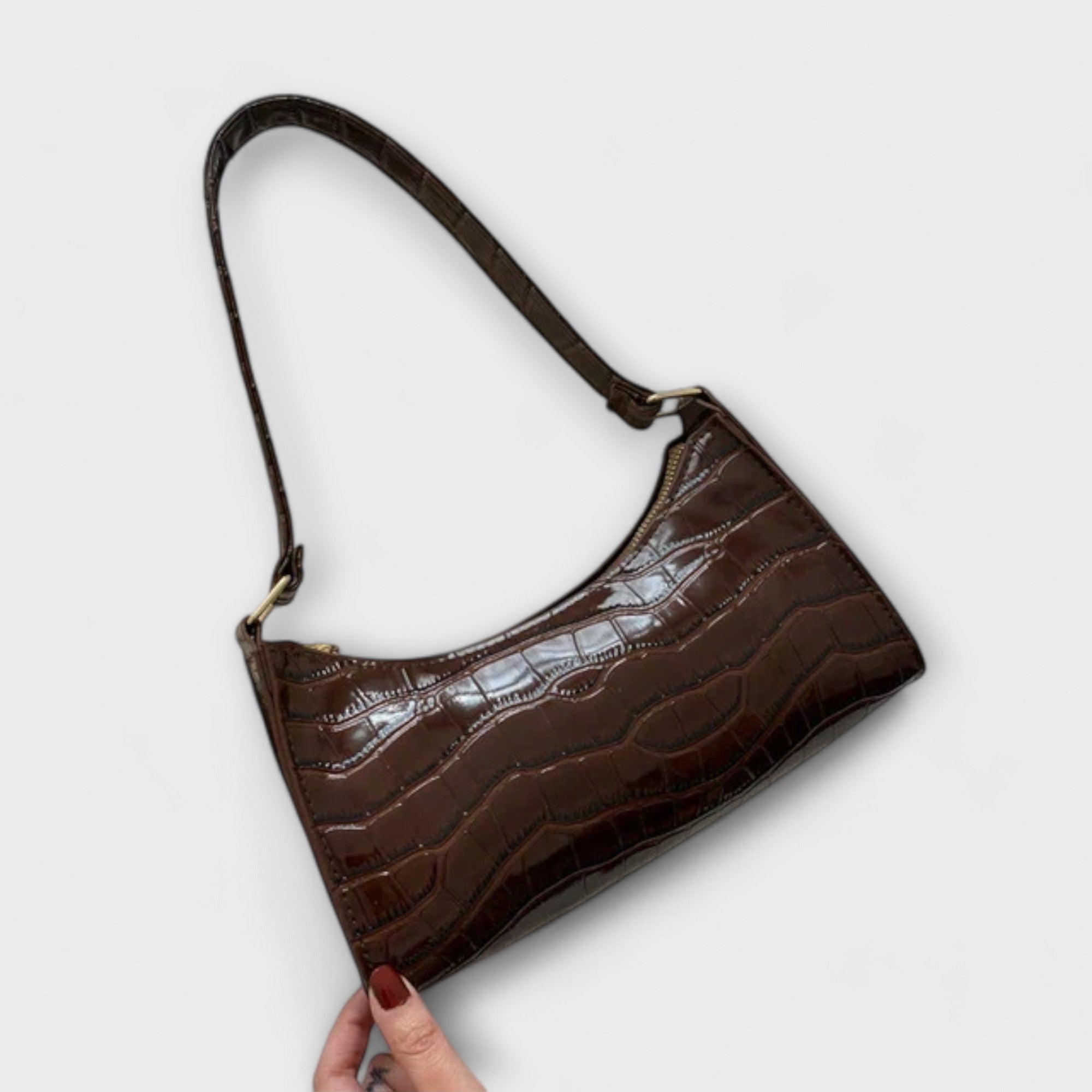Léora. Shiny Leather Bag