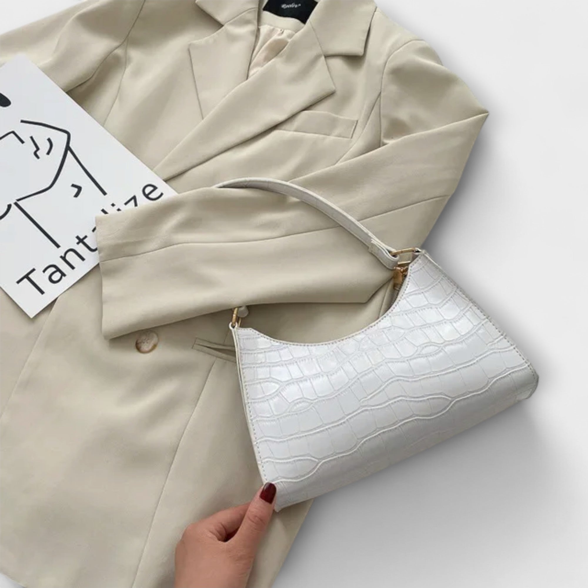 Léora. Shiny Leather Bag